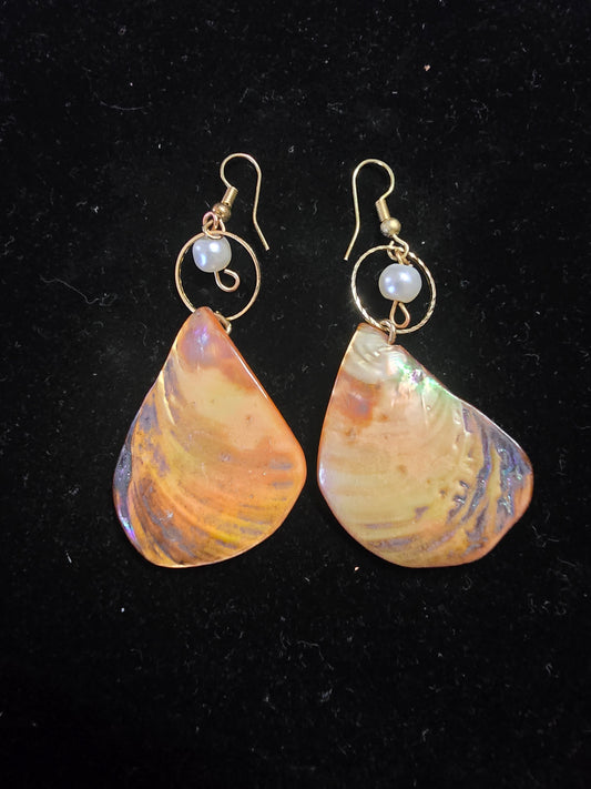 Golden Shell &amp; Pearl Dangle Earrings – Ocean-Inspired Elegance