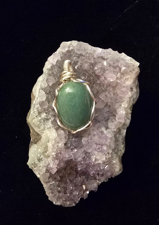 "Forest Heart" – Green Gemstone Pendant