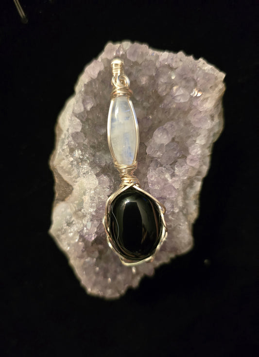 🌘 Moonstone & Black Onyx Pendant – “Night & Light” Collection
